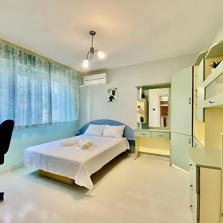 Appartamento Chaika 29 - 3bd For 5 People, 10min From The